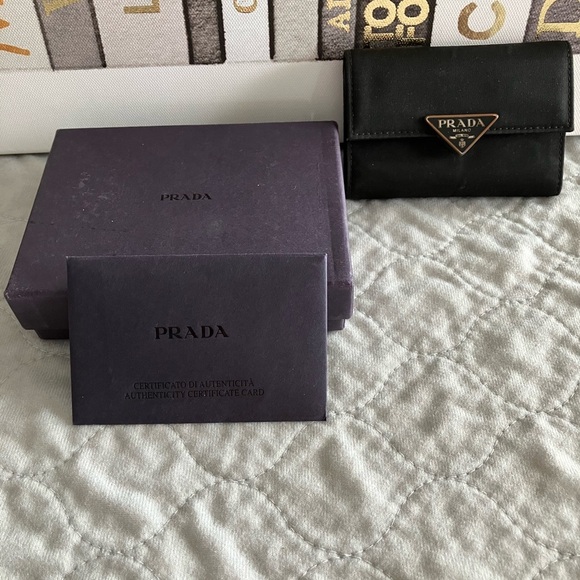 Vintage PRADA TESSUTO six key case, box & authenticity card. Black/silver. - Picture 2 of 7